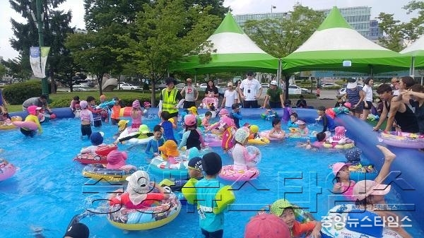 수원시, 다채로운 여름행사로 시민들 더위 식혔다_3 올림픽공원 물놀이장.jpg