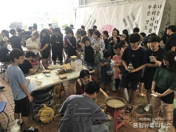 10.(도자)지난 8월 김포시청소년육성재단에서 개최된 도자체험모습.jpg