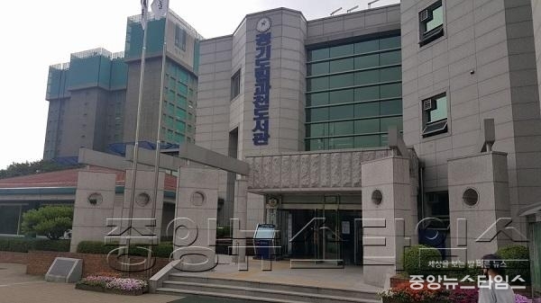 경기도립과천도서관 전경.jpg