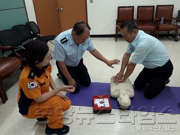 심폐소생술 교육1.jpg