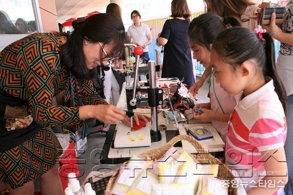 2-3.동탄중앙이음 마을장터에서 어린이들의 체험사진 .JPG