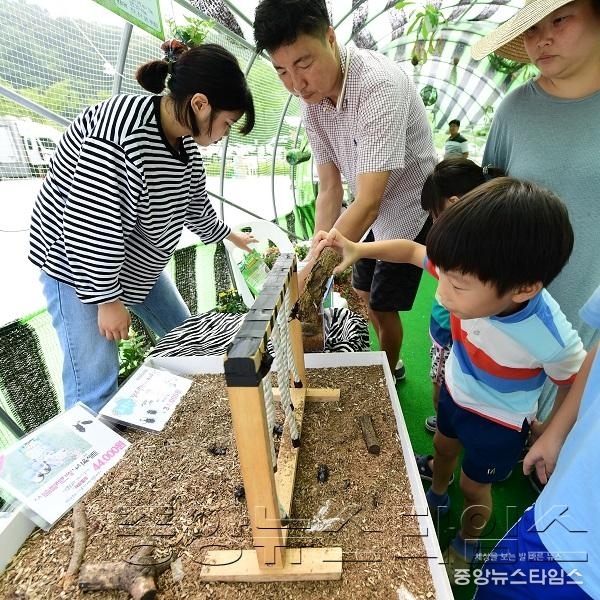 1-4. 가족단위 체험사진.JPG