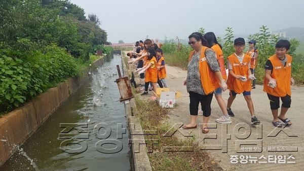 9-12-2 EM흙공던지기 및 환경정화활동 (1).JPG