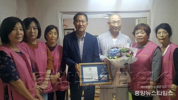 170917 경기도의회 의장표창 전달.jpg