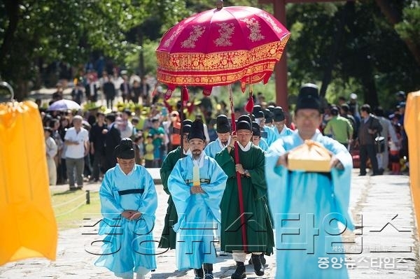 1-3. 2015 정조 효 문화제(융릉 제향).jpg