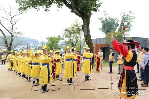 1-2. 2014 정조 효 문화제(왕릉어가행렬).JPG