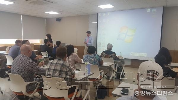 2. 화성시 원어민 영어보조교사 워크숍.jpg