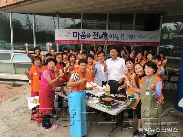 9-22-3 자원봉사센터 추석맞이 음식나눔 (1).JPG