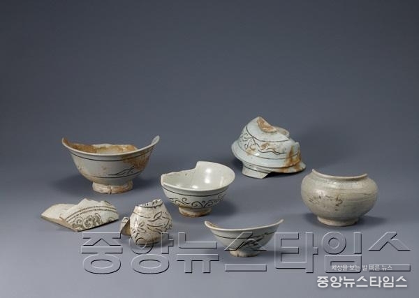 4.상감백자, 조선, 1460~1470년대, 우산리 가마터 출토.jpg