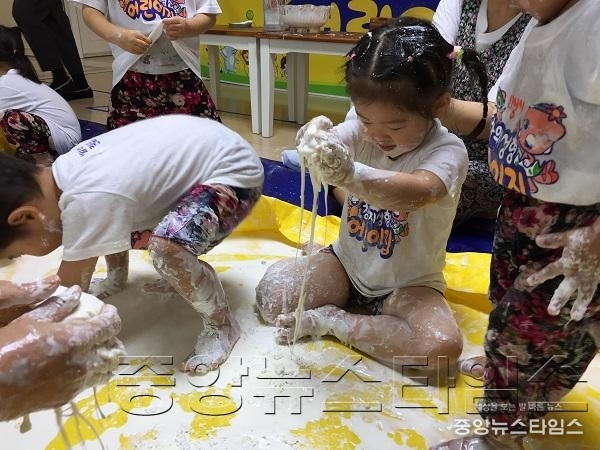 2-2. 창의지성형 어린이집 촉각 프로그램.JPG