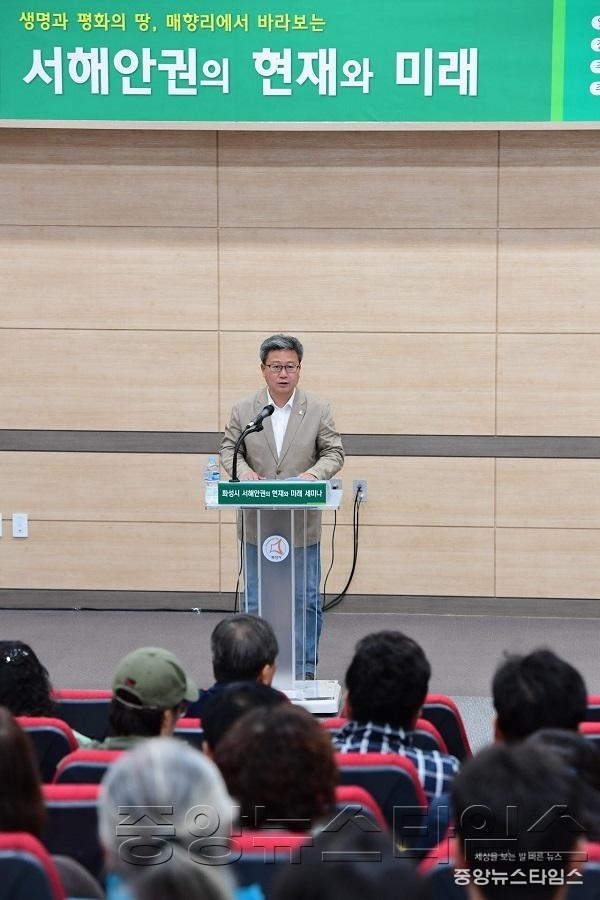 1-1. 축사하는 채인석 화성시장.JPG