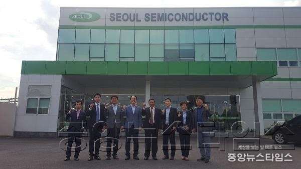 20171012_경기도의회 하남성 서울반도체 방문.jpg