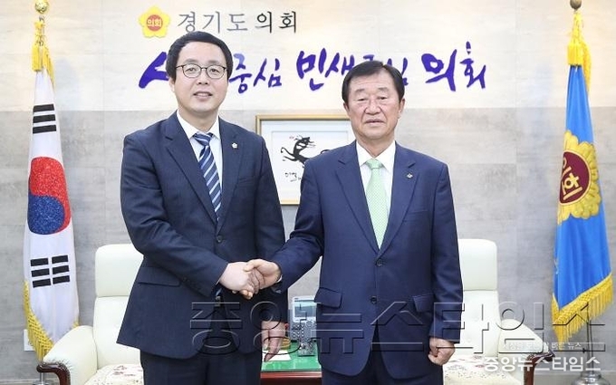 2017.10.18. 의장님 한국농촌지도자 원종성 경기도연합회 회장 접견 (7).JPG