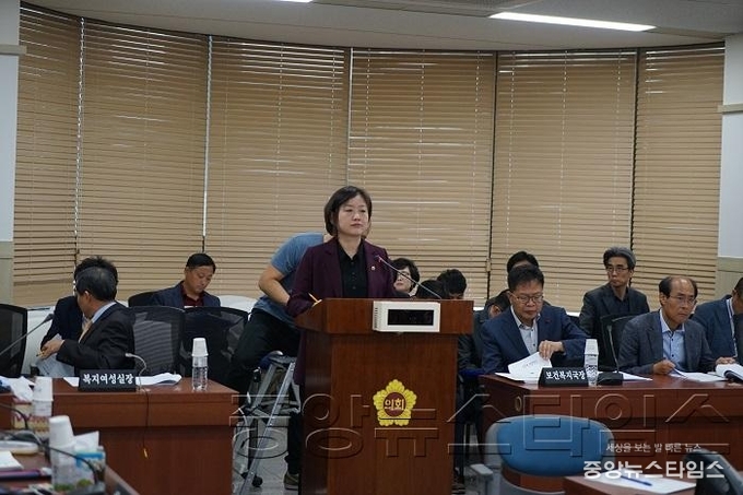 171018_보도자료_문경희 의원, 경기도 노인 성인식개선사업 지원 조례안 발의.JPG