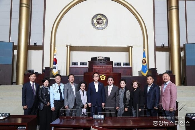 (20171025) 보도자료(안양시새마을회관계자 접견).JPG