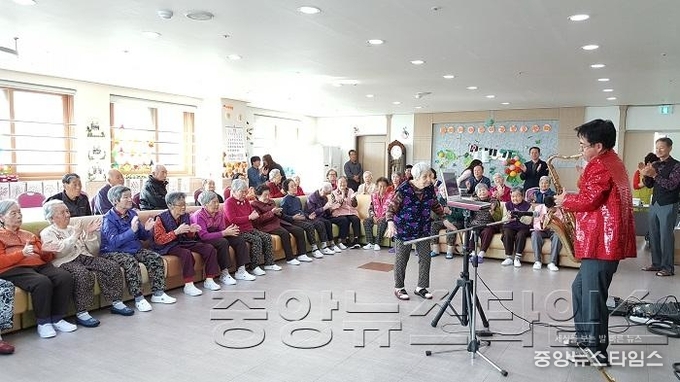 11-6-3 송출세무과 봉사활동 사진1.jpg