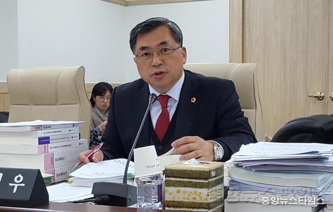 17-11-29 홍석우의원 예산안 심사 보도자료.jpg