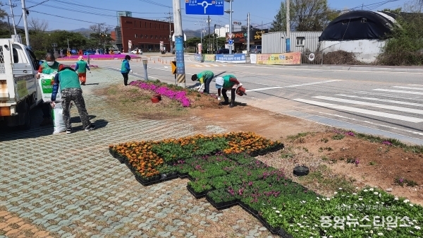 양평군 강하면새마을협의회, 새봄맞이 화단 조성