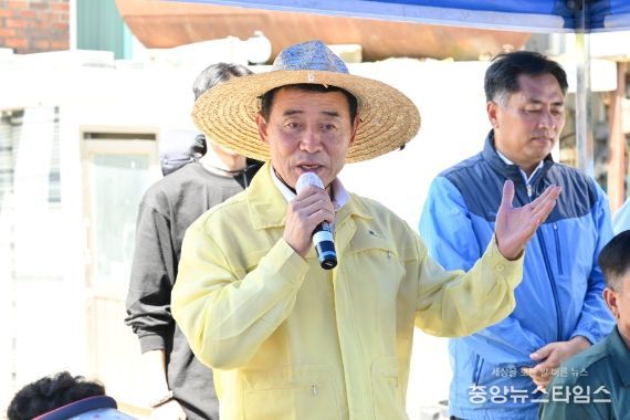 포천시, 풍성한 가을 속으로! 벼베기 행사 진행