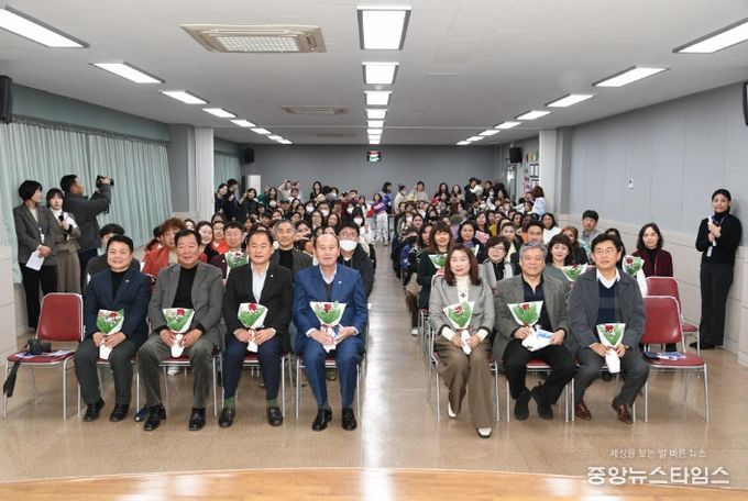 2023년 동두천시가족센터 프로그램 수료식 및 성과발표회 개최