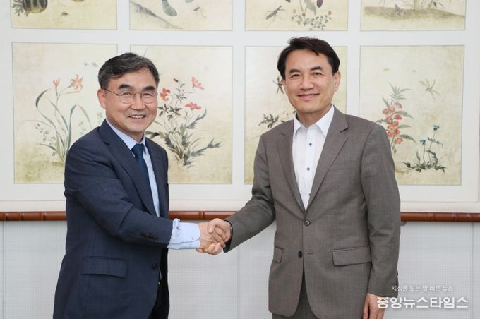 강원학사 박순철 신임 숙우회장 예방