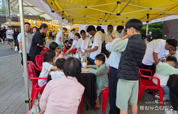 전통 야시장에서 만나는 춘천 외국인 유학생 ‘눈길’