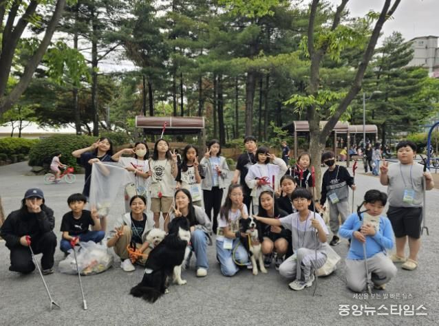 반려동물 매개 프로그램 ‘함께 독톡!’ 풉조깅 활동사진