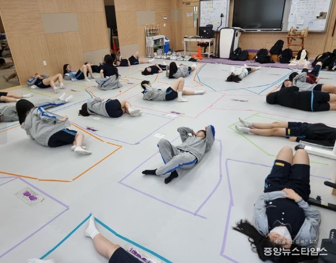 , ‘학생의 마음을 몸짓으로 읽다’ 학업중단 예방 집단 프로그램 운영