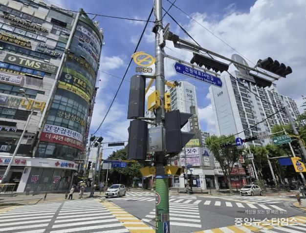 현수막 노끈 정리가 완료된 구리시 건원대로34번길 34 거리