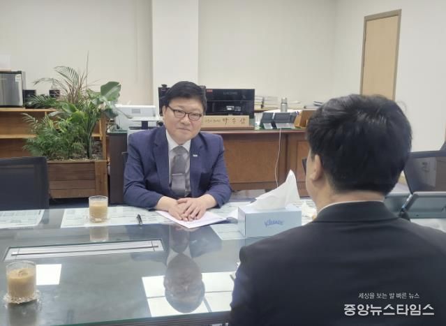 박승삼 시흥시 부시장이 참석한 가운데 가족친화 재인증 현장 심사가 추진됐다