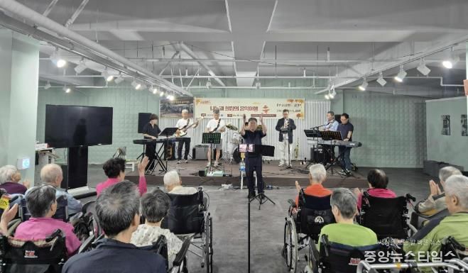 남양주시 마을공동체 삼삼밴드, 요양원서 어르신들과 음악 나눔