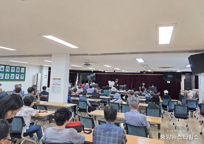 22일 신장2동 행정복지센터에 민생회복 소비쿠폰 신청을 위해 많은 인파가 몰렸다.