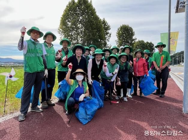 여주시 북내면 새마을회, 추석 앞두고 마을 대청소 실시