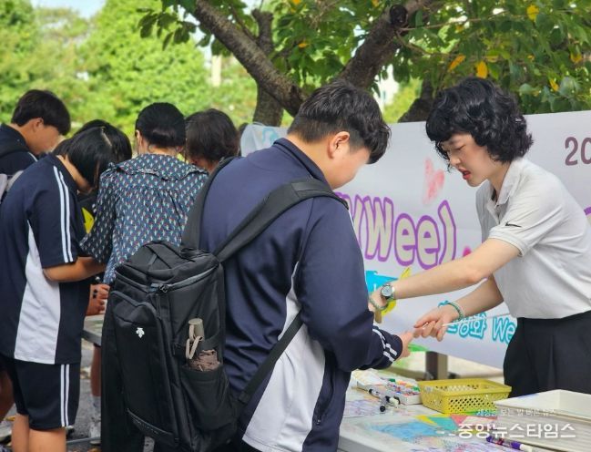 생명존중 및 자살예방’ 등굣길 캠페인