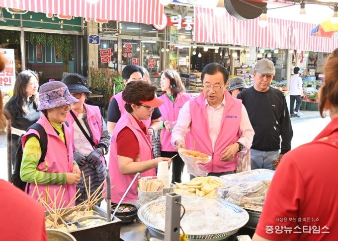 26일 여성단체협의회와 함께한 ‘9월 전통시장 가는 날’ 행사 모습