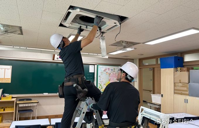 냉난방기 종합세척 및 실내 복도·계단 청소 등 지원