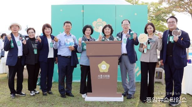 시흥시의회, 민들레 홑씨로 피운 소통의 꽃… 갯골축제 홍보부스 성료