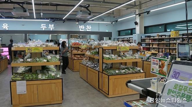 ‘파주로컬푸드’ 직매장 문산점 개장 (7월 말 문을 열어 두 달간의 시범운영기간을 거쳐 9월 29일 정식 개장했다)