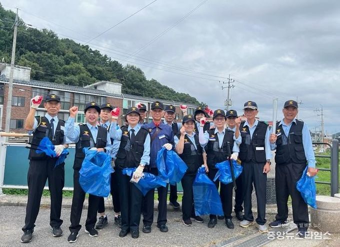 파주시 광탄면 실버경찰대, 추석맞이 대청소 실시