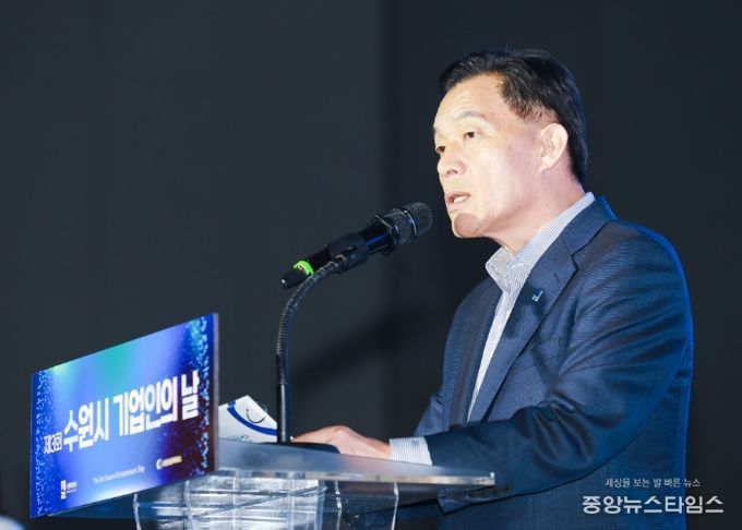 이재준 수원시장이 환영사를 하고 있다.(수원시 제공)