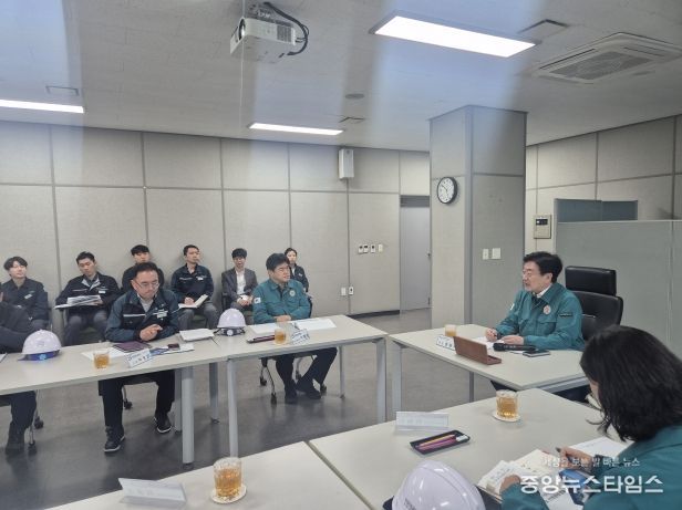 인천경제자유구역청은 지난 10일 117일 특별관리가 필요한 제3연륙교, 송도자원순환센터에 대한 현장 특별점검을 실시했다.(사진=인천경제청)