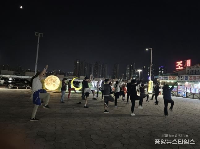 시흥시 월곶동 주민자치회, 월곶해안로 낙조를 보면서 함께 걸어요 성료