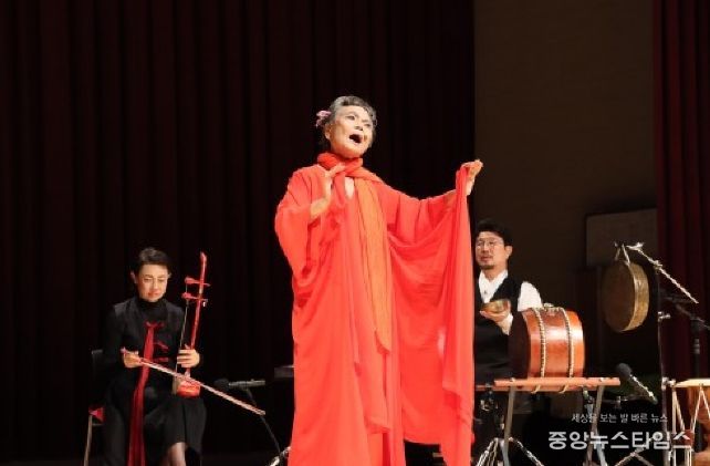 세계를 넘어 춤으로 잇는 평화, ‘홍신자의 아리랑’공연 성료