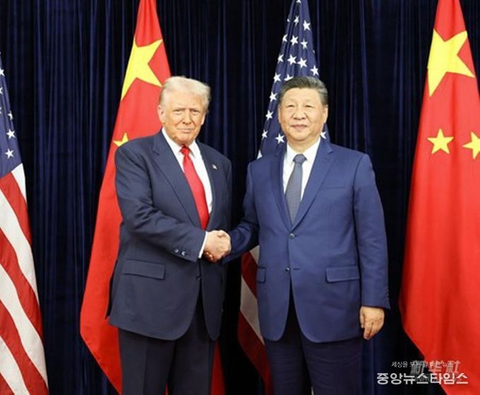 30일 시진핑(習近平) 중국 국가주석과 도널트 트럼프 미국 대통령이 한국 부산에서 회담했다. (사진/신화통신)