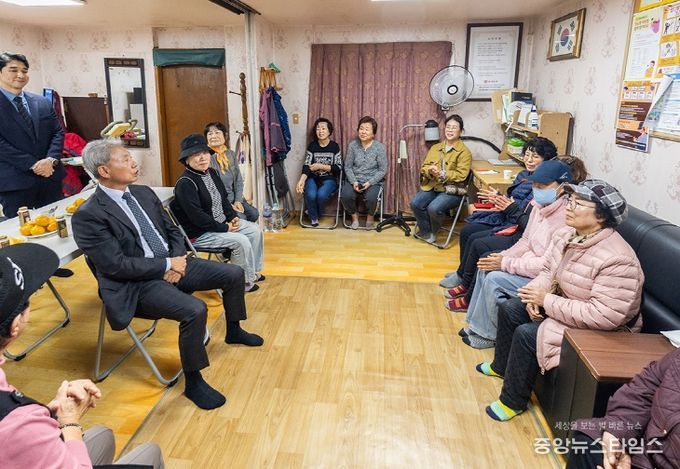 윤환 계양구청장, 경로당 현장 방문해 어르신 애로사항 청취