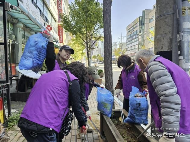 수원시 권선구 서둔동 주민자치회 , ‘ 다 함께 만들어요! 깨끗한 우리 동네’ 환경정화 활동 펼쳐