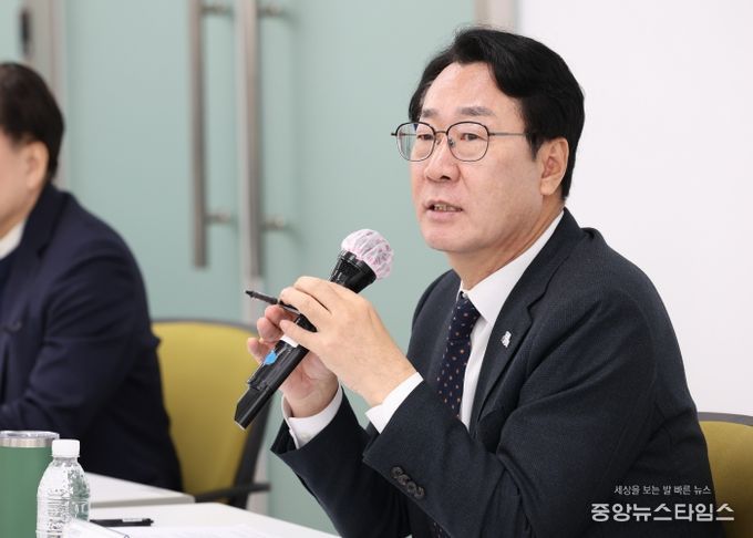 정명근 화성특례시장이 4일 화성특례시 AI 자문단 위촉식에서 발언하고 있다.(화성시 제공)