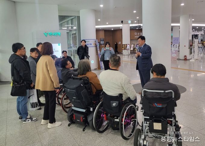 이선구 의원, 복지예산 축소 문제 현장과 논의