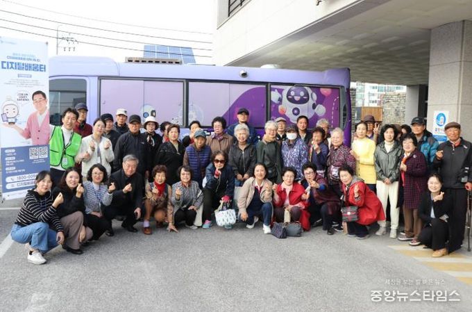 묵호노인종합복지관,‘2025 디지털배움터 에듀버스 특강’성료.. 어르신 디지털 역량 강화 앞장