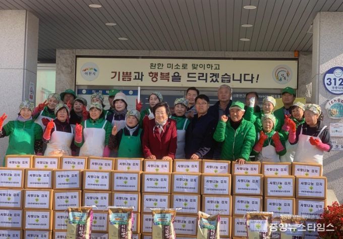 신둔면 새마을남녀지도자협의회, ‘사랑의 김장김치 나눔행사’로 따뜻한 정 나눠